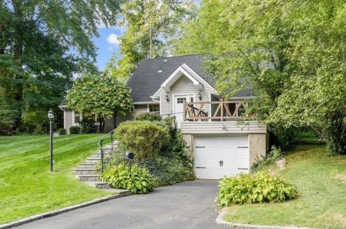 135 Hampton Dr, White Plains, NY 10603-1909