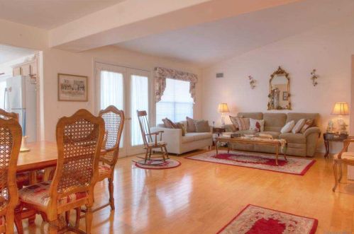 241 Glen Dr, Panamoka, NY 11961-1636