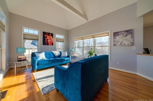 80 Olander Ln, Middletown CT 06457-1574 exterior