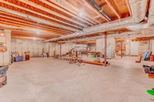 223 Castlewood Dr, Kensington CT  06037-2951 exterior