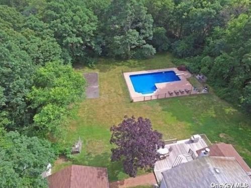 348 Cedarhurst St, Islip Terrace, NY 11752-1405