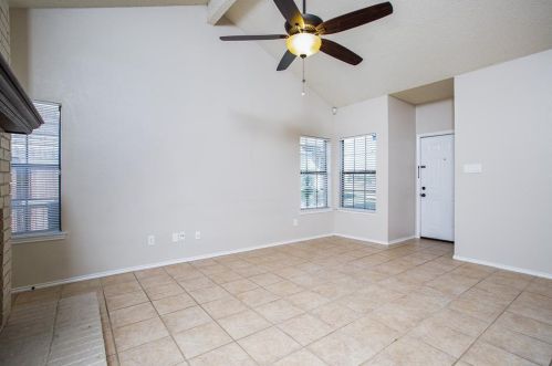 611 Canterbury St, Euless, TX 76039-4037