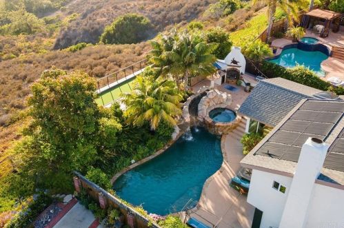 5394 Bloch St, San Diego CA 92122-4015 exterior