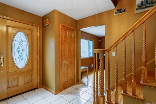119 Emerson Ct, Yorktown Hgts, NY 10598-2819