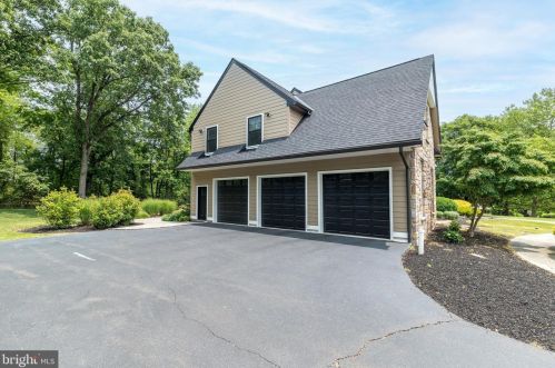 10 Devonshires Ct, Blue Bell PA  19422-2560 exterior