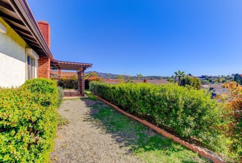 711 Honeydew Ln, Vista CA  92084-3115 exterior