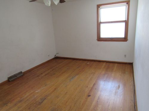 9128 Carmen Ave, Milwaukee, WI 53225-2715