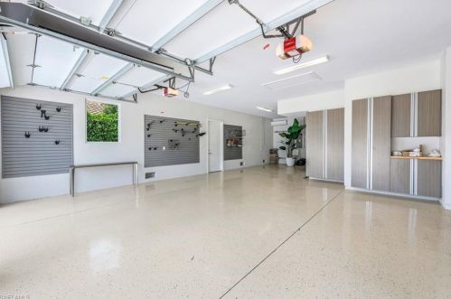 569 Neapolitan Way, Naples FL 34103-8568 exterior