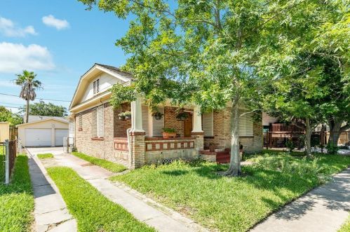 4917 Austin Dr, Galveston, TX 77551-4532