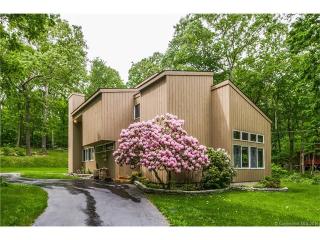 78 Barker Hill Dr, Guilford, CT 06437-2351