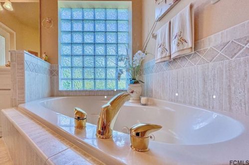 1422 Dolph Cir, Ormond Beach FL 32174-2891 exterior