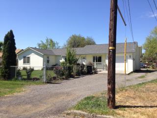 421 Chestnut St, Toppenish, WA 98948-1222