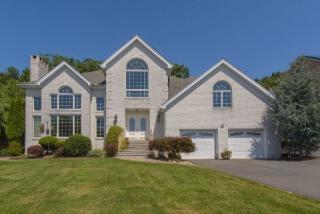 33 Mountainwood Ct, Paterson, NJ 07512-2183