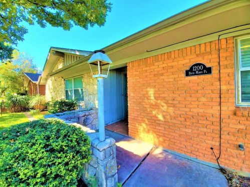 1200 Bryn Mawr Pl, Denton, TX 76201-1714