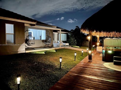 934 Nautilus Isle, Dania Beach FL  33004-2356 exterior