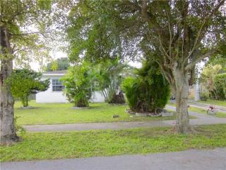 770 174th St, Miami, FL 33162-2133