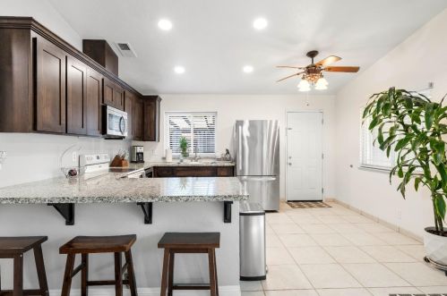 9271 Briles Ct, Elk Grove CA  95624-2451 exterior