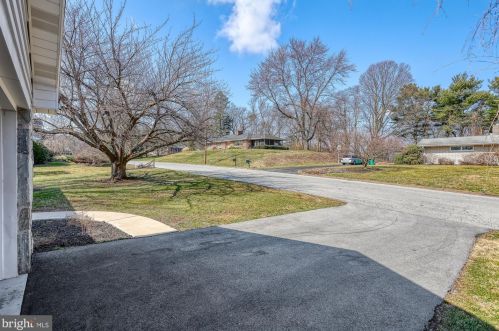 48 Valley Rd, Hummelstown PA  17036-9723 exterior
