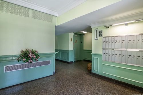 5415 Netherland Ave, Bronx, NY 10471-2305