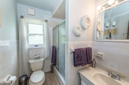 15 Floyd Rd, Verona NJ  07044-2521 exterior