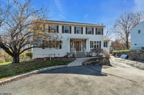 4 Hillock Ave, Paterson, NJ 07506-3440