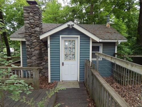 10 Hillcrest Trl, Monroe, NY 10950-6657