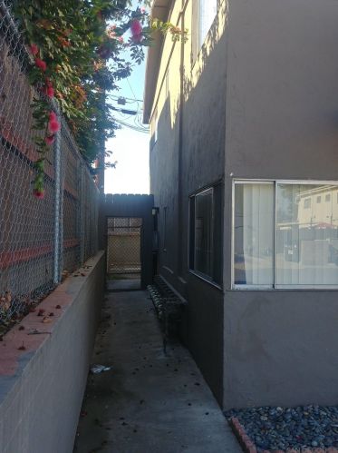 4280-84 Schoolridge Ln, La Mesa, CA 91941-6135