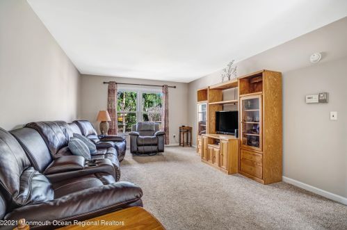 1068 Toms River Rd, Jackson Twp NJ  08527-5240 exterior