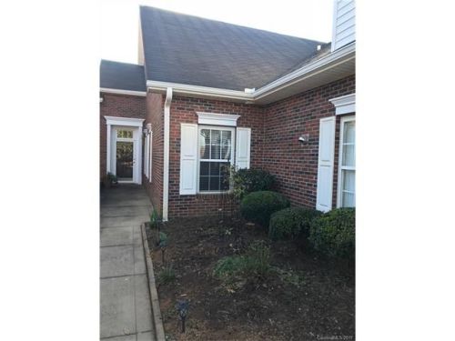 1389 Royalty Cir, Statesville, NC 28625-8230