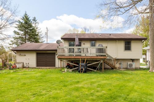 2330 Creek Rd, West Bend, WI 53090-2005