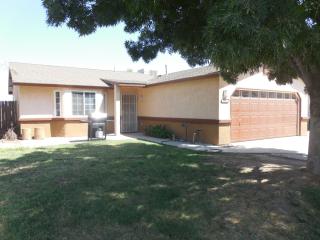 736 Zinfandel St, Mc Farland, CA 93250-9772