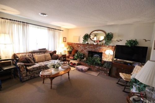 906 Mill St, Tehachapi CA  93561-2219 exterior