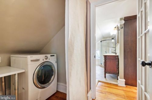 6903 Chew Ave, Philadelphia PA 19120-2211 exterior