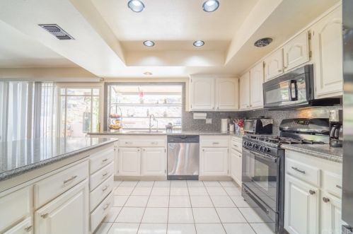 29000 Gladiolus Dr, Santa Clarita CA  91387-1828 exterior