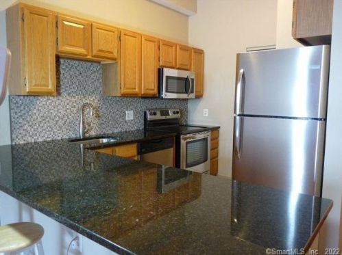 32 Haviland St, Norwalk, CT 06854-3005