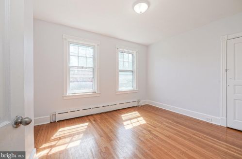 404 Maple Ave, Camden NJ  08109-2021 exterior