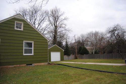 8339 Lk Dr, Milwaukee WI 53217-2816 exterior