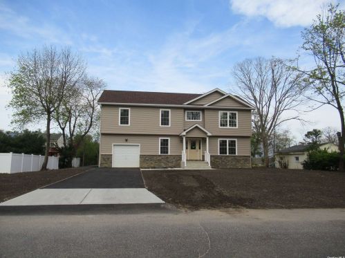 1127 Ferndale Blvd, Central Islip NY  11722-3915 exterior