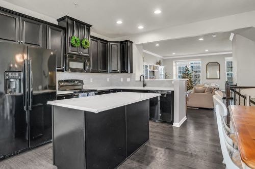 1962 Georgetown Dr, Sewickley, PA 15143-8992