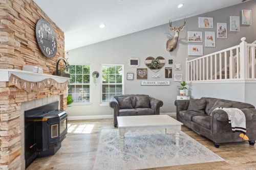 424 Stanford St, Vacaville CA  95687-4653 exterior