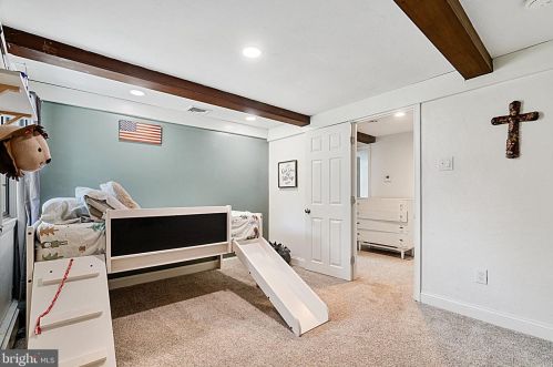 135 Marmic Dr, Southampton PA 18966-1725 exterior