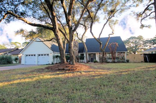 61 Lake Lorraine Cir, Shalimar FL  32579-1617 exterior