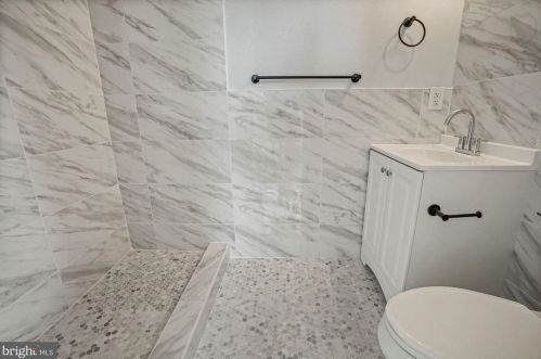 1111 Holbrook Ter, Washington DC 20002-2704 exterior