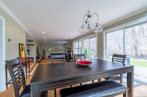 12 Brookwood Rd, New Rochelle NY  10804-1841 exterior
