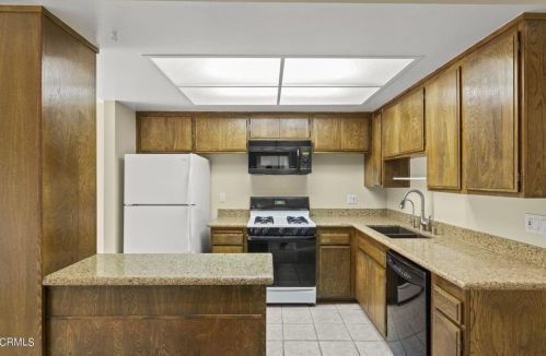 681 Nandina Pl, Oxnard CA 93036-1911 exterior