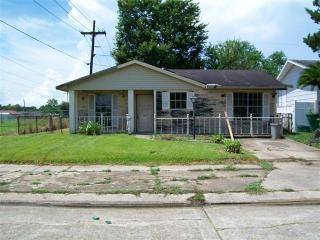 245 Travis Dr, Westwego, LA 70094-2579