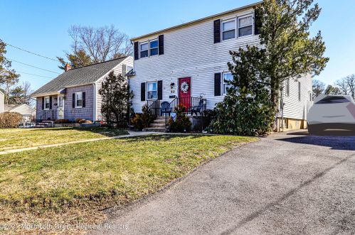 40 Irving Pl, Tinton Falls NJ  07724-1625 exterior