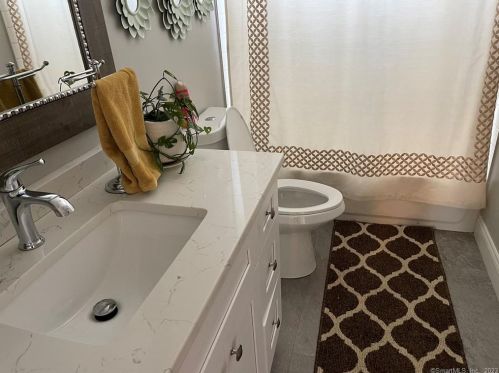 269 Valley Ave, Bridgeport CT  06606-3756 exterior