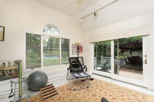 10 Osage Dr, Crotonville NY  10562-3815 exterior