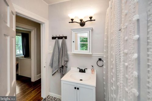 142 Main St, Bowling Green VA  22427-9425 exterior